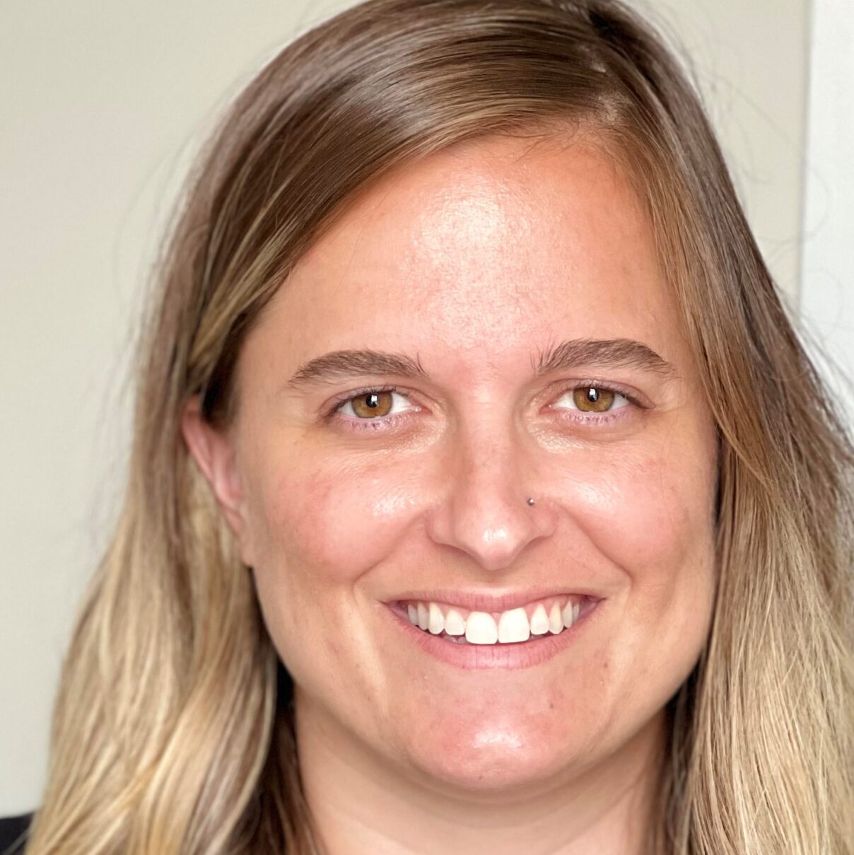 Kelsey Andersen smiles in her headshot picture