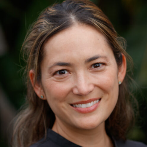 Iara Duarte Peng has brown hair with gold highlights and is wearing light pink lipstick